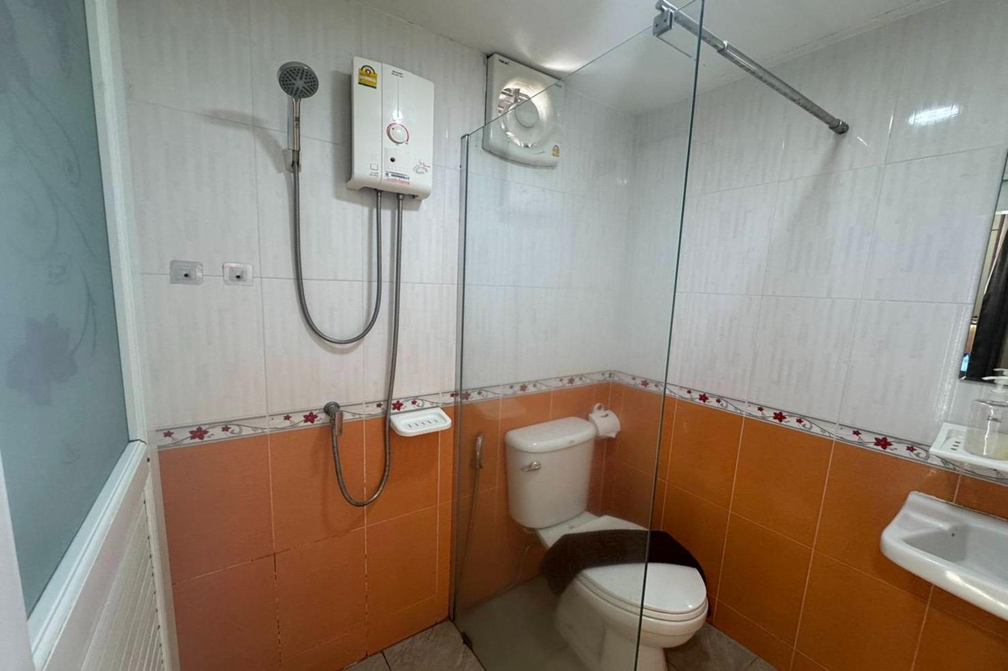 Good View Residence Lampang Luaran gambar